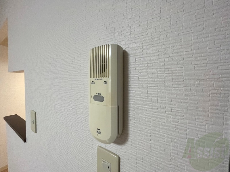 セキュリティ　インターホンがやっぱり安心ではないでしょうか。