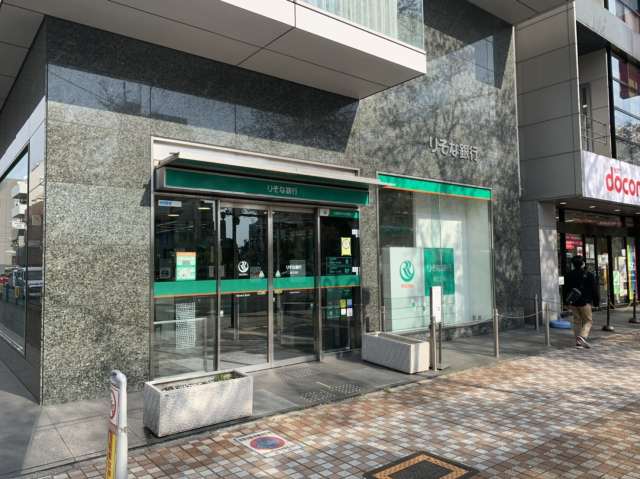 銀行　（株）りそな銀行／国立支店（銀行）まで152m