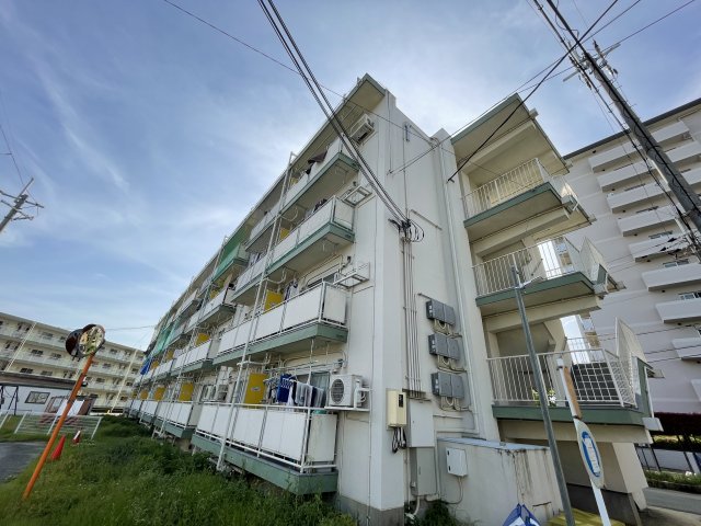 建物外観　居住者専用のごみ置き場があります☆