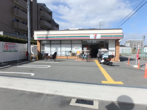 コンビニ　セブンイレブン　門戸東町店（コンビニ）まで153m