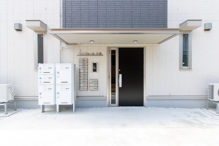エントランス　宅配ボックス設置済み！