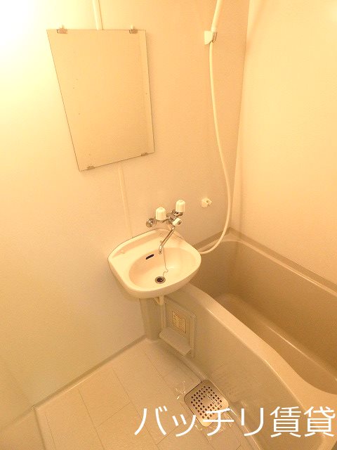 洗面設備　同型タイプの為、現状を優先致します。