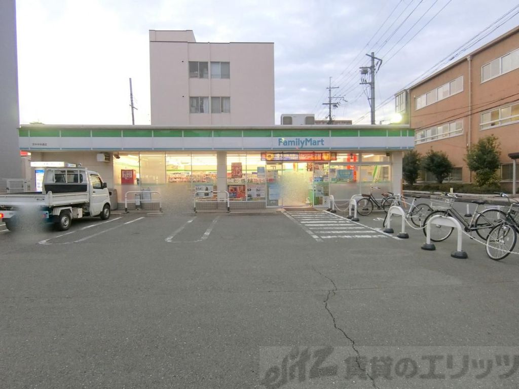 コンビニ　ファミリーマート茨木中央通店（コンビニ）まで160m