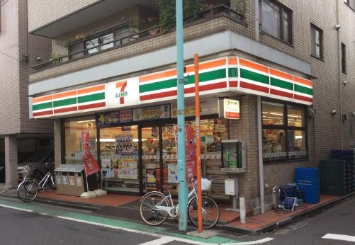 コンビニ　セブンイレブン笹塚店（コンビニ）まで217m