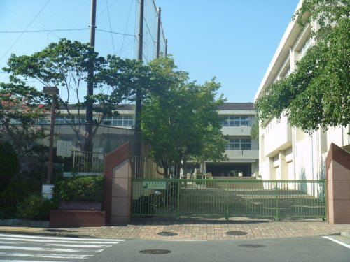 小学校　横浜市立本牧小学校（小学校）まで930m