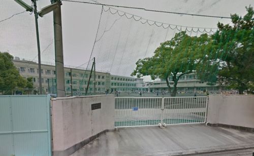 小学校　名古屋市立 春岡小学校（小学校）まで558m
