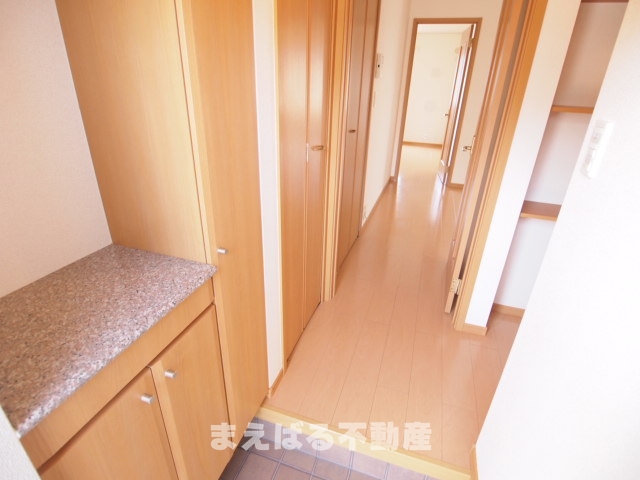 玄関　玄関も収納が充実してます