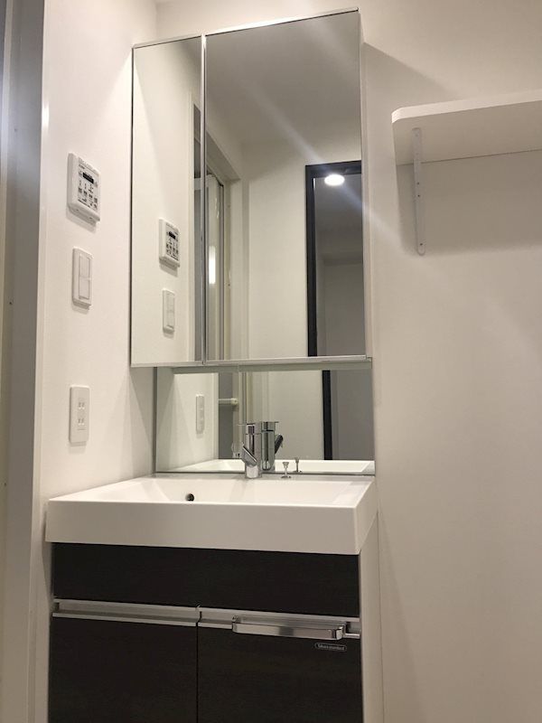 洗面設備　※同タイプの別のお部屋です。