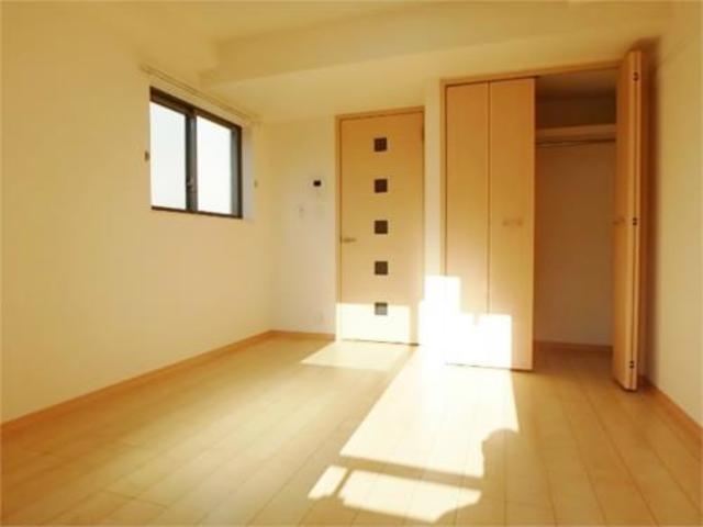 居室・リビング　２面採光の角部屋・明るいお部屋です