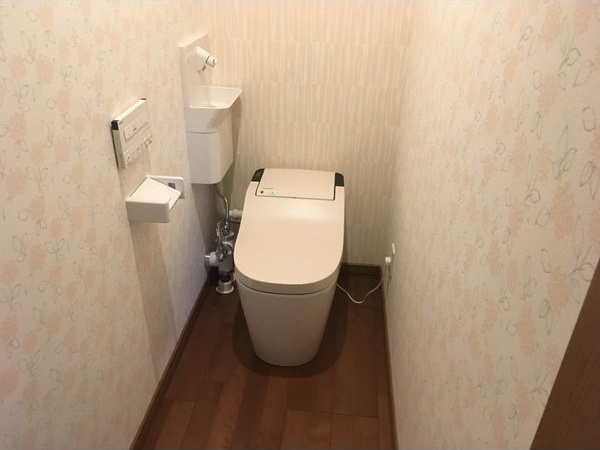 トイレ　嬉しいウォシュレット付きのトイレ！便座温かいですよ♪