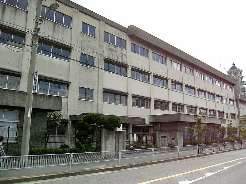 中学校　八尾市立久宝寺中学校（中学校）まで963m