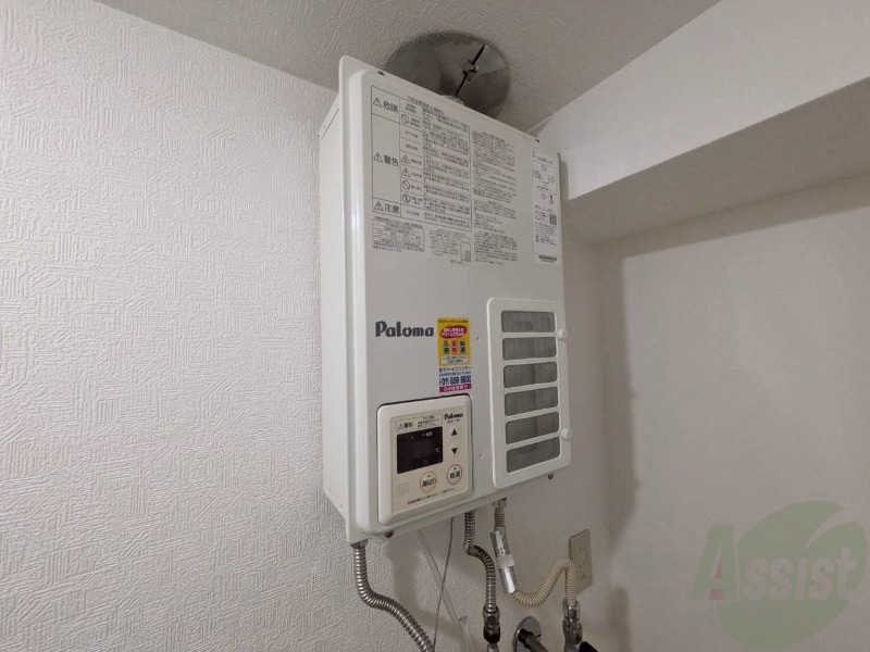 その他設備　給湯器は簡単操作で温度調整ができますよ。