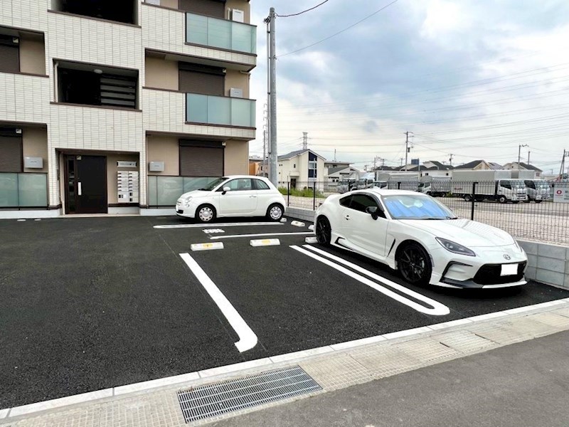 駐車場　敷地内駐車場（空き要確認）