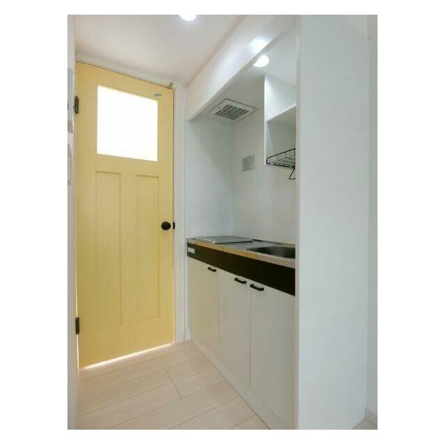 キッチン　一人暮らしに丁度いいサイズ、お手入れ楽々のＩＨキッチンです！