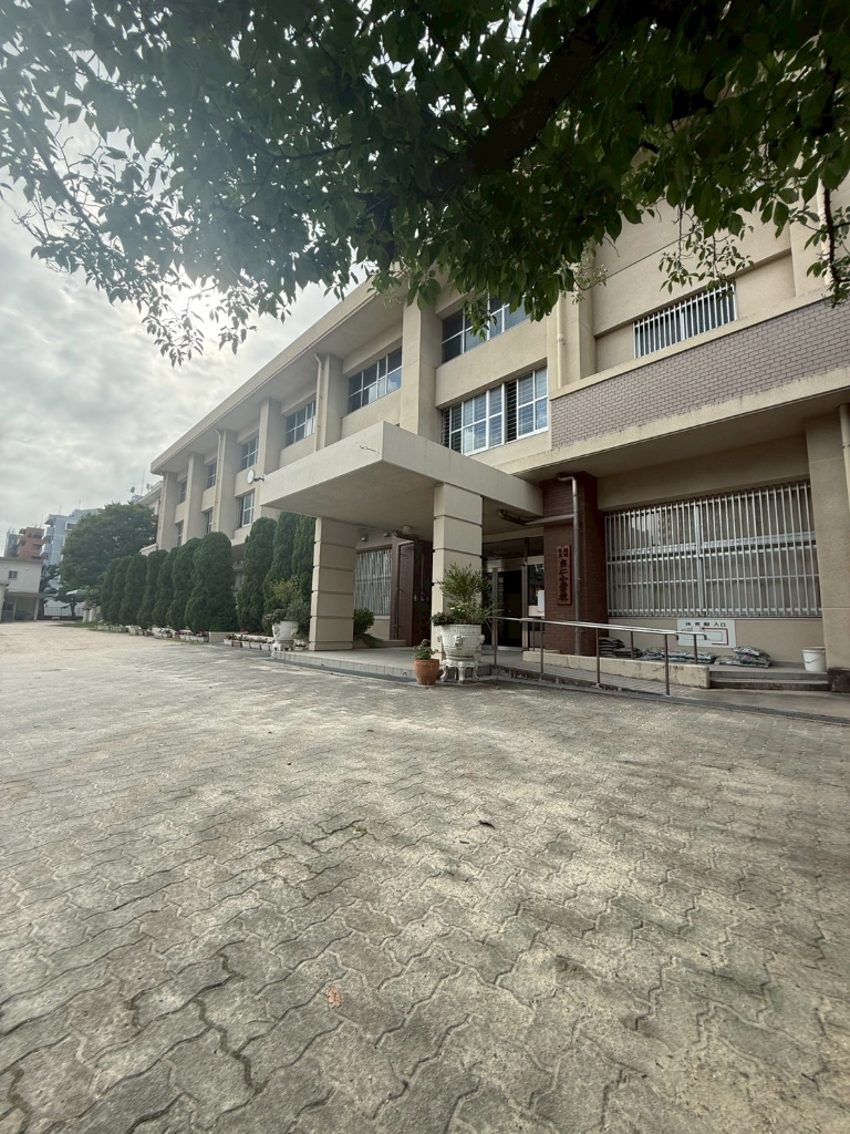 小学校　福岡市立当仁小学校（小学校）まで494m