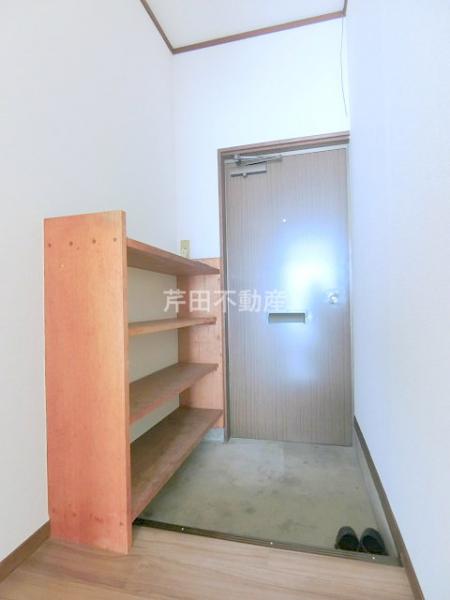 玄関　★芹田不動産なら更新料１万円のみ。保証会社の更新料ゼロ★