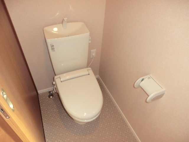 トイレ　暖房便座付きのトイレです！