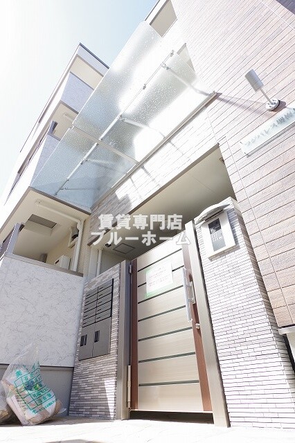 建物外観　木造3階建ての綺麗な物件！