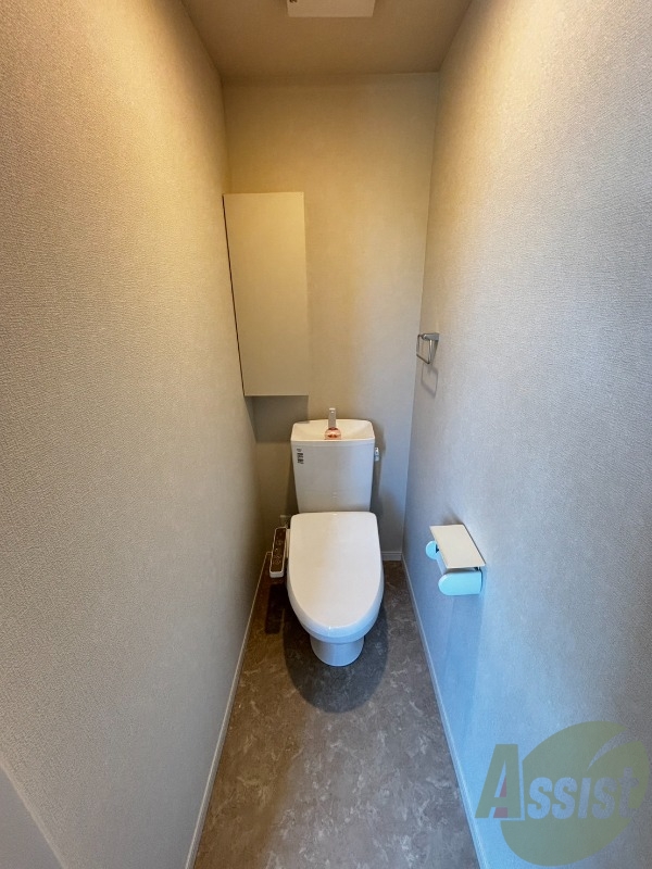 トイレ　トイレはウォシュレット機能付きです。安心して使用できますね。