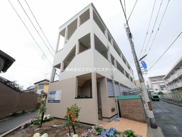 建物外観　オートロック・宅配BOX付き