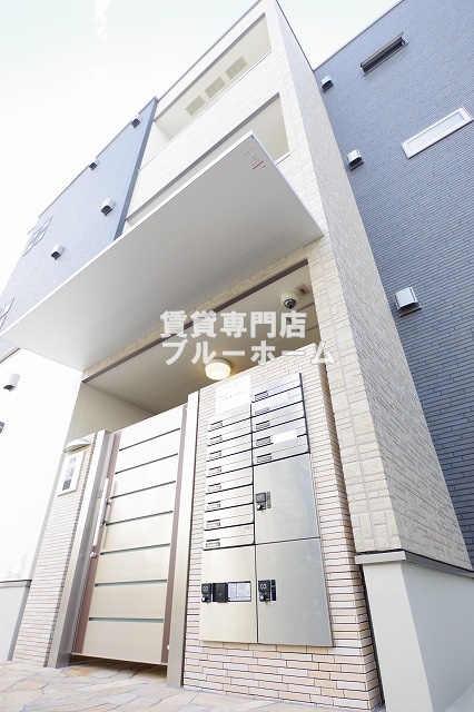 建物外観　３階建てのハウスメーカー施工のハイツです！