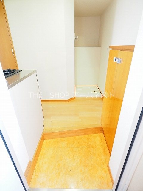 玄関　同タイプの別部屋参考写真