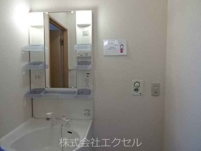 洗面設備　シャワー付き洗面所です。