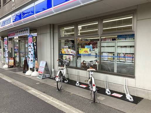 コンビニ　ローソン西綾瀬3丁目店（コンビニ）まで298m