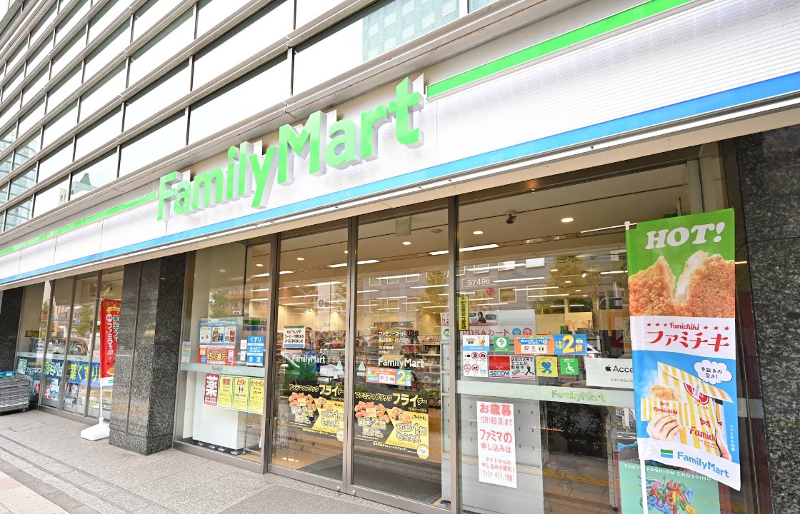 コンビニ　ファミリーマート南山堂第一京浜芝店（コンビニ）まで218m