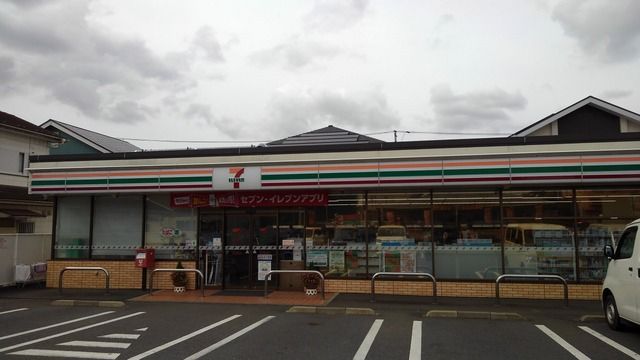 コンビニ　セブンイレブン（コンビニ）まで400m