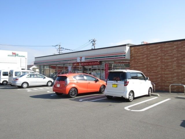 コンビニ　セブンイレブン（コンビニ）まで750m