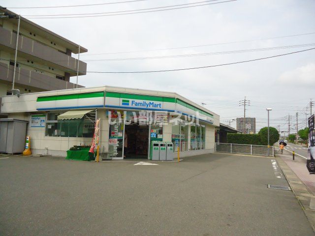 コンビニ　ファミリーマート新宮深町店（コンビニ）まで415m