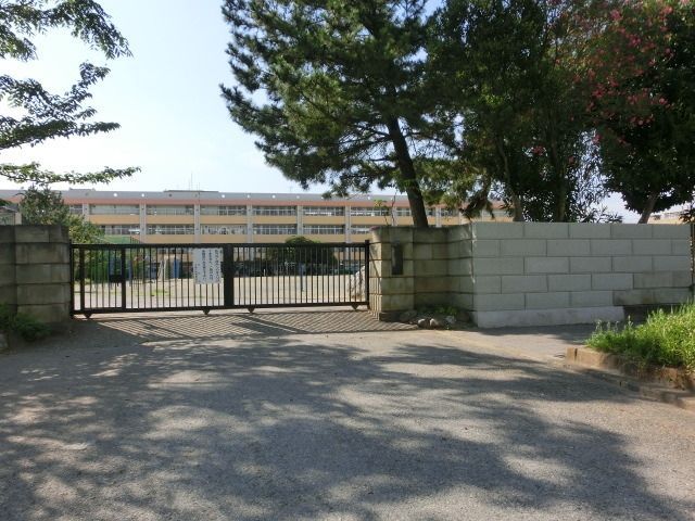 小学校　幕張西小学校（小学校）まで700m