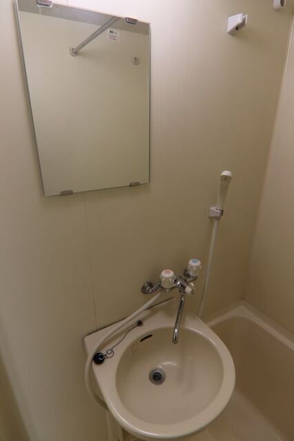 洗面設備　※別号室の参考写真、現況優先※