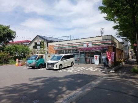 コンビニ　セブンイレブン世田谷北烏山３丁目店（コンビニ）まで493m