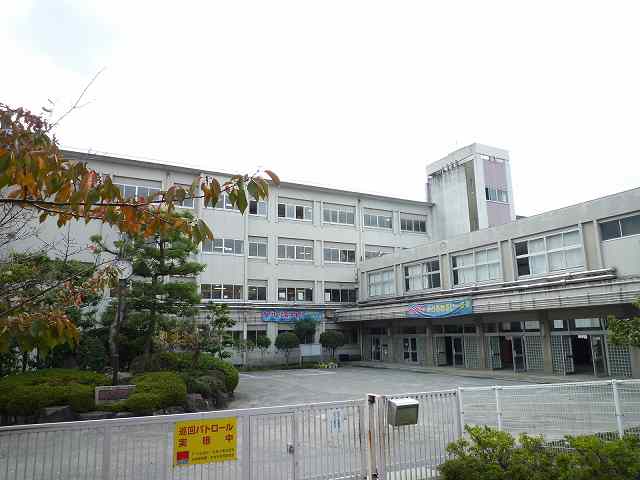 中学校　宝塚市立宝塚中学校（中学校）まで2465m