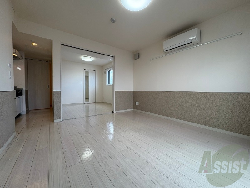 居室・リビング　白を基調とした明るい印象のお部屋になっています！