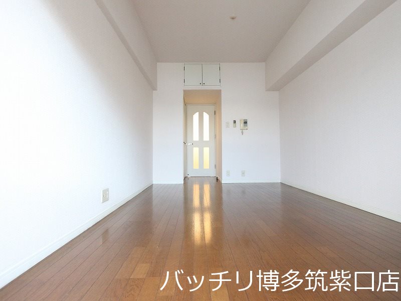 居室・リビング　別号室タイプの為、現状を優先いたします