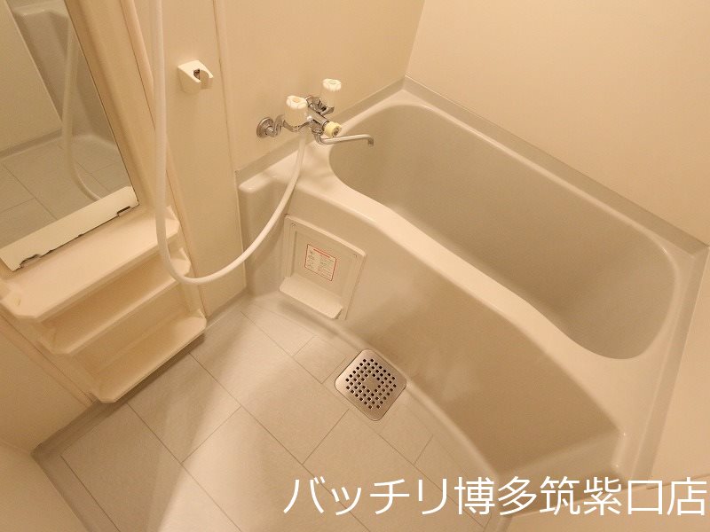 バス・シャワールーム　別号室タイプの為、現状を優先いたします