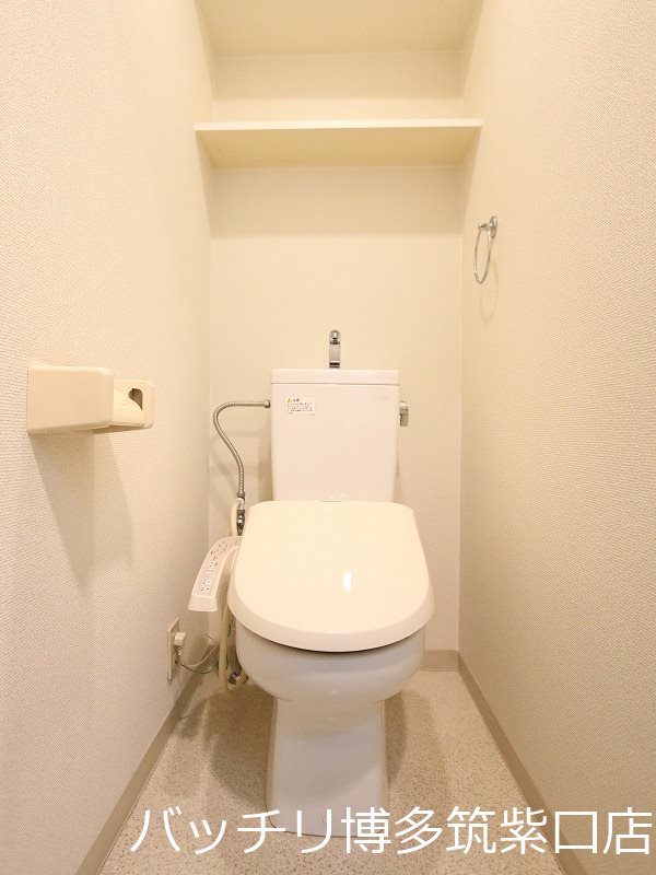 トイレ　別号室タイプの為、現状を優先いたします