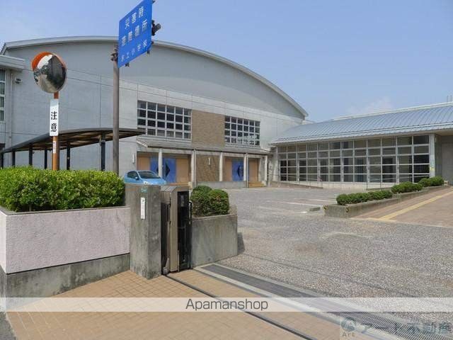 小学校　余土小学校（小学校）まで714m