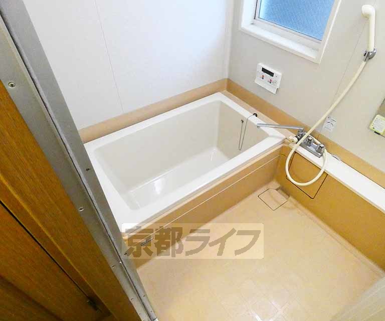 バス・シャワールーム　明るいお風呂です。