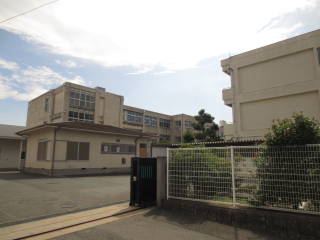 中学校　湖西市立鷲津中学校（中学校）まで1346m