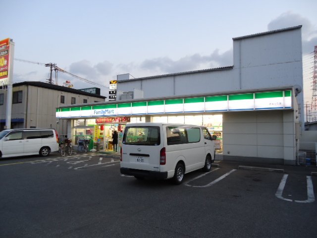 コンビニ　ファミリーマート堺南花田町東店（コンビニ）まで539m