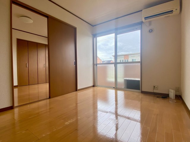ＪＲ東海道本線 掛川駅 徒歩3分 2階建 築21年の居間写真