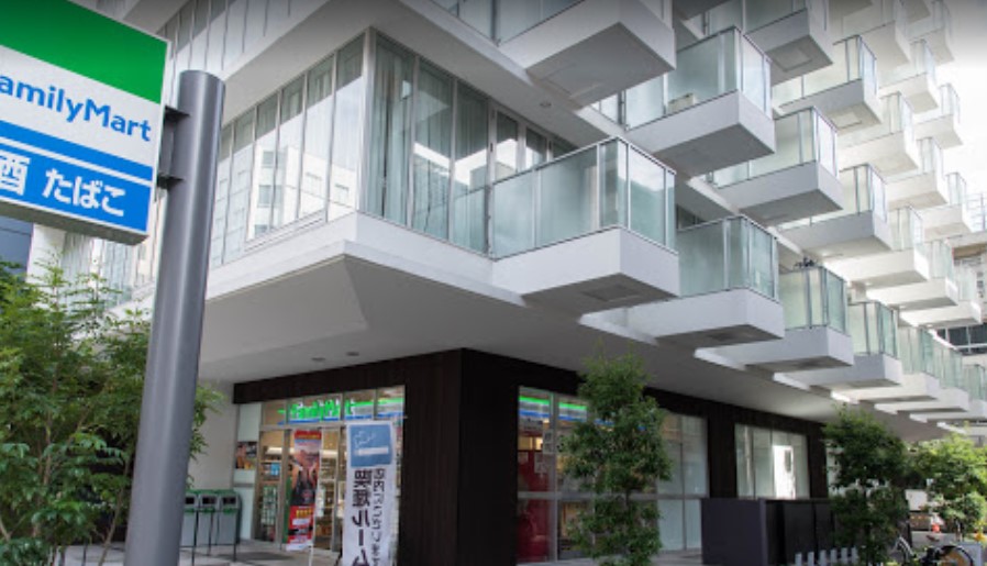 コンビニ　ファミリーマート台東四丁目店（コンビニ）まで3m