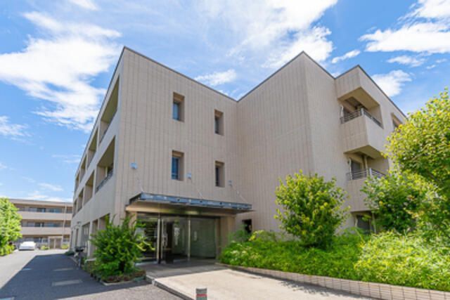 建物外観　鉄筋コンクリート造・総戸数は36戸です。
