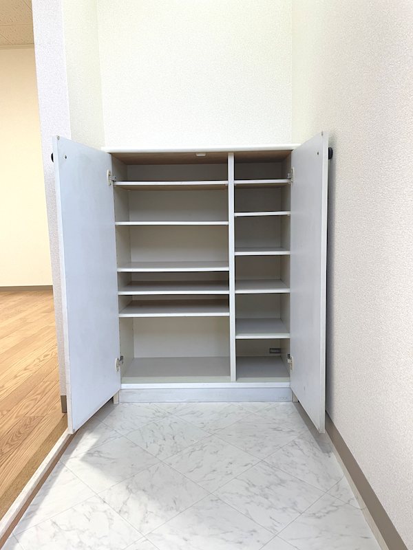 玄関　たっぷり収納できるシューズBOX