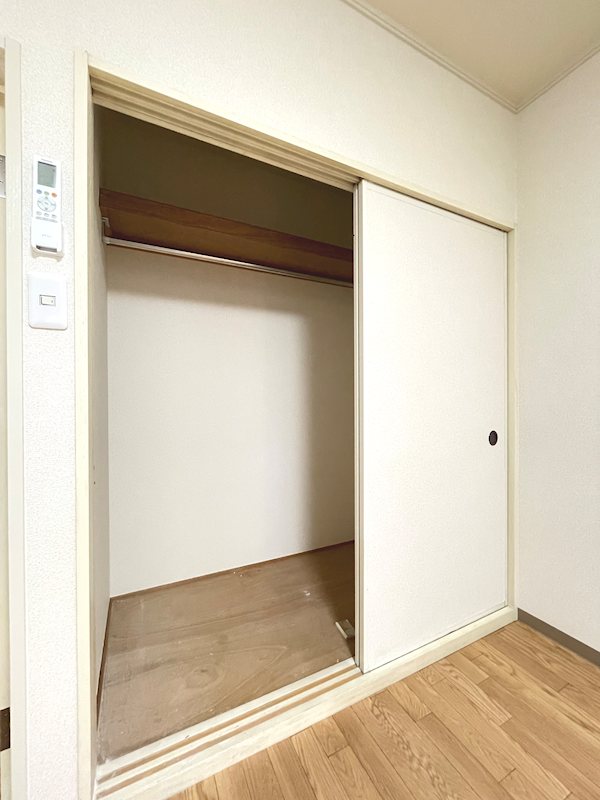 収納　クローゼット収納。ロングの洋服もしまいやすい