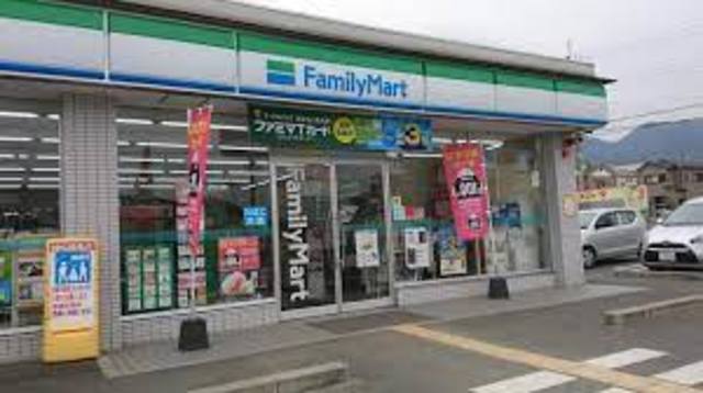 コンビニ　ファミリーマート葛城八川店（コンビニ）まで949m